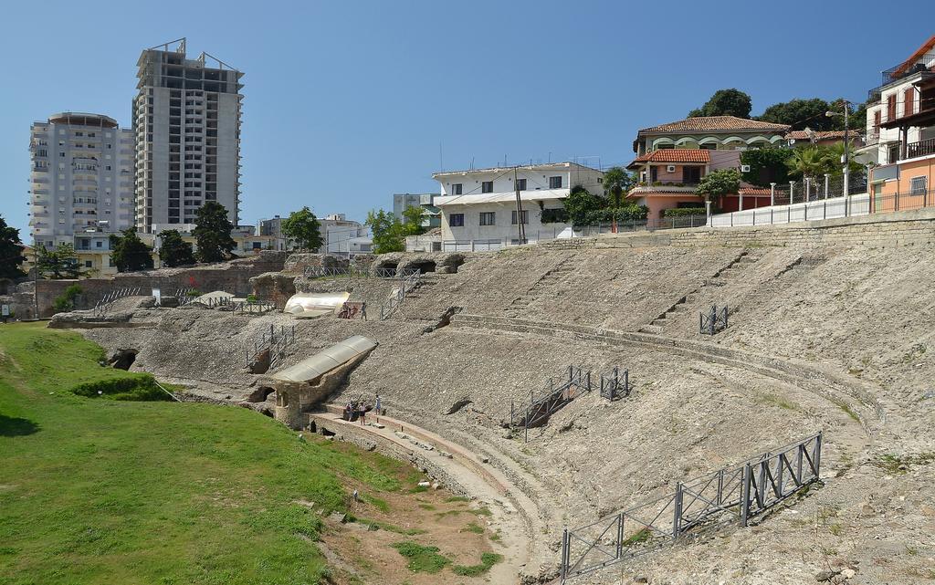 Maksimilian Apartament Durrës Buitenkant foto