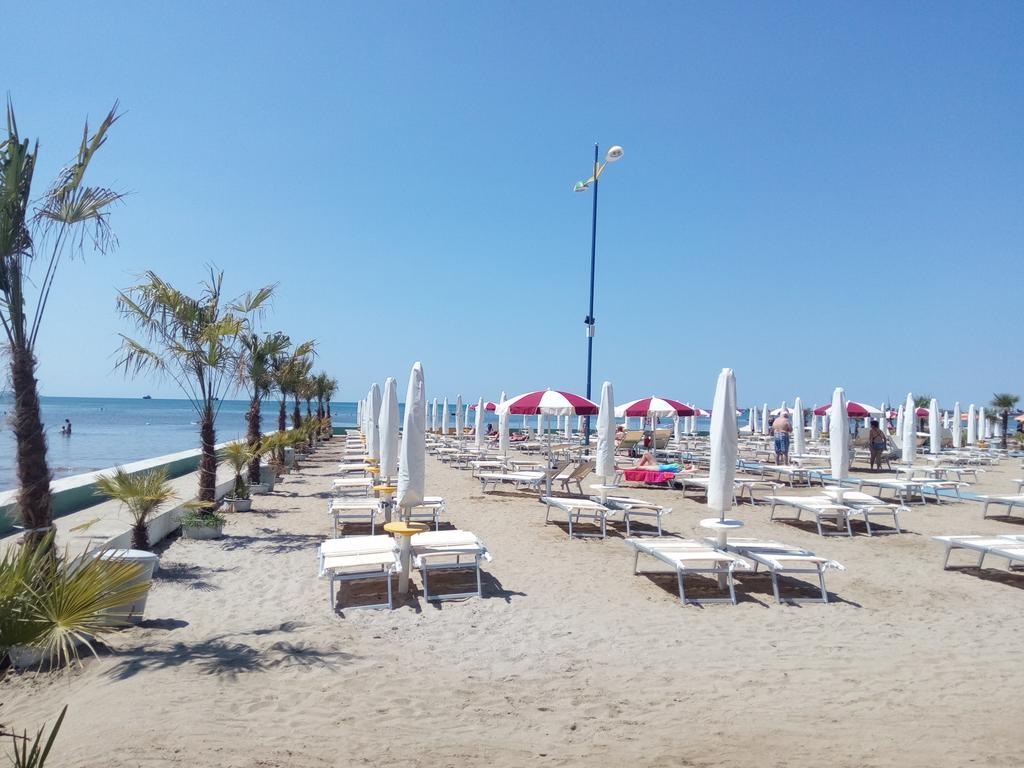 Maksimilian Apartament Durrës Buitenkant foto