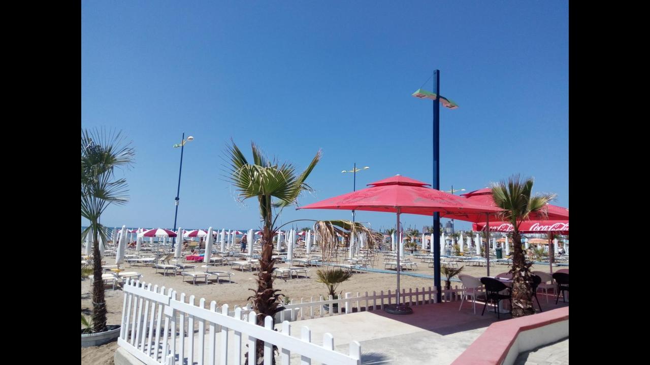 Maksimilian Apartament Durrës Buitenkant foto