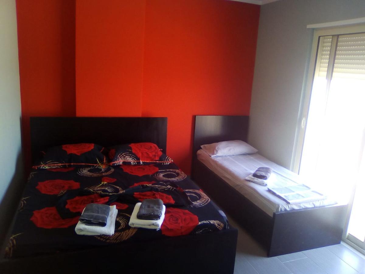 Maksimilian Apartament Durrës Buitenkant foto